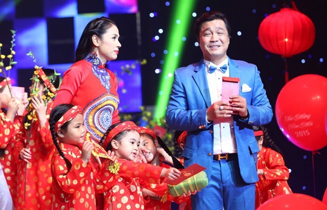 Lý Hùng cô đơn, Việt Trinh nhớ kỷ niệm về đôi guốc