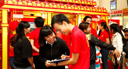 Không khí Tết ngập tràn ở bến xe đoàn viên