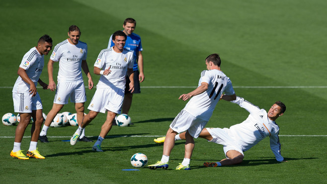 Ronaldo và HLV Zidane bị đồng đội