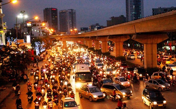 Tắc từ sáng tới đêm, Hà Nội dốc tổng lực ra đường