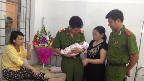 Kỷ niệm khó quên với 2 cảnh sát hình sự đỡ đẻ