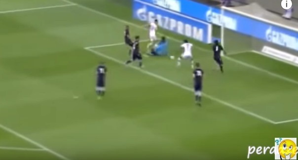 Những pha kiến tạo điên rồ đỉnh nhất lịch sử bóng đá