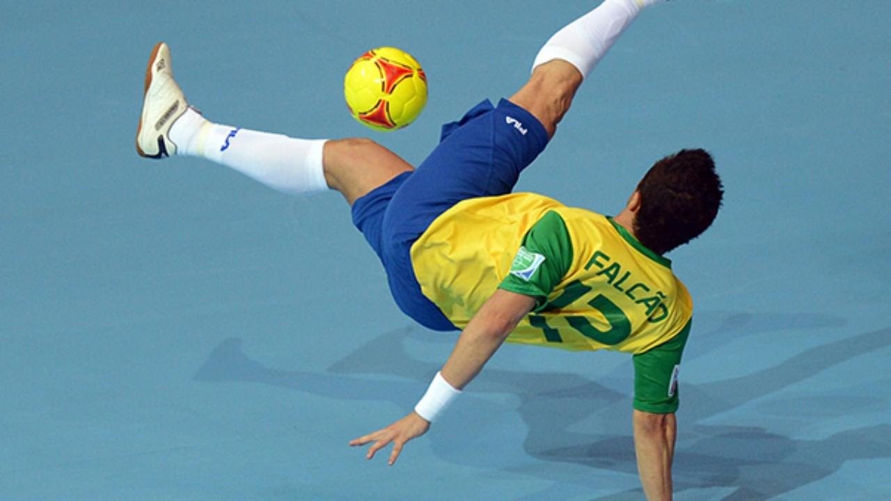 Mê mẩn với đôi chân ma thuật của ông vua futsal Falcao