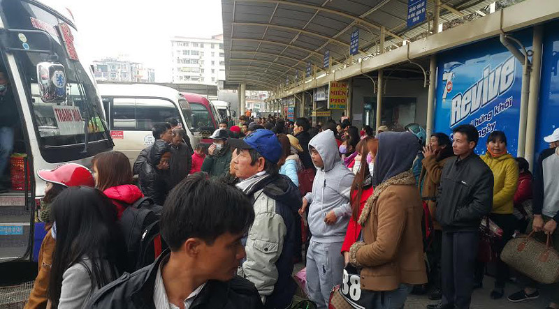 Hà Nội: Dân đổ về quê, 700 CSGT trực chiến