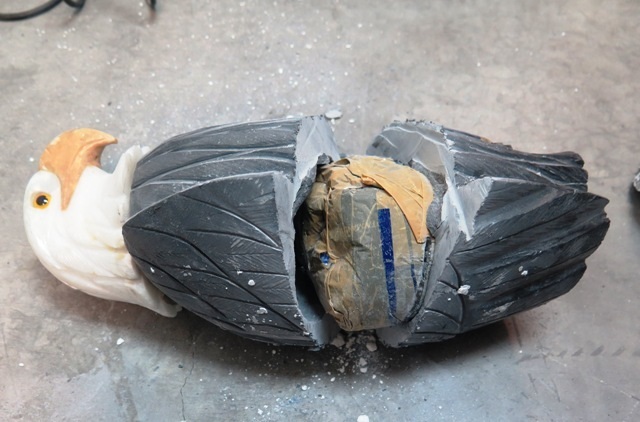 Lô ma túy 5 tỷ giấu trong tượng chim đại bàng