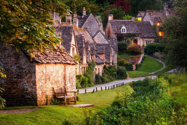 Cận cảnh những ngôi nhà ấn tượng ở 4 ngôi làng đẹp nhất thế giới