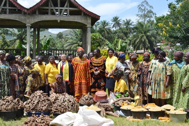 Ghé dinh thự của ông vua có 100 người vợ, 500 người con