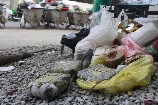 Sắm 'ê hề' đồ bỏ tủ lạnh ăn Tết, bà nội trợ nhớ đời