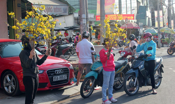 Cận giao thừa, bán đổ bán tháo vẫn vắng người mua
