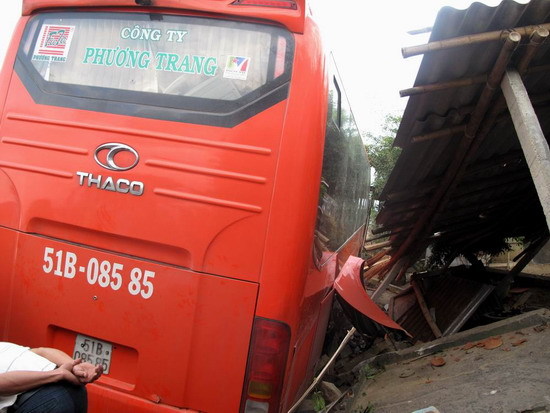 Đôi nam nữ trên xe kẹp 3 chết thương tâm chiều mùng 1 Tết