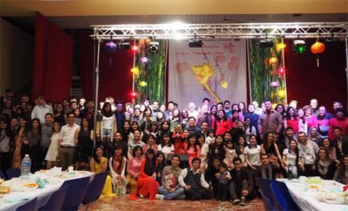 Thư Tết gửi bố mẹ của du học sinh Việt Nam tại Pháp