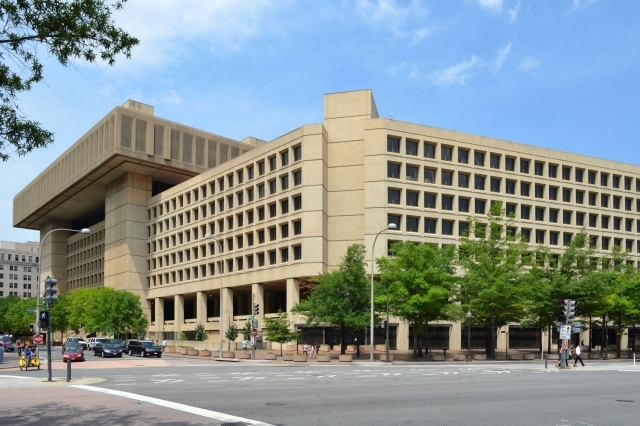 FBI bó tay với điện thoại mã hóa của khủng bố