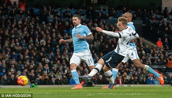 Bàn thắng nâng tỉ số lên 2-1 của Eriksen