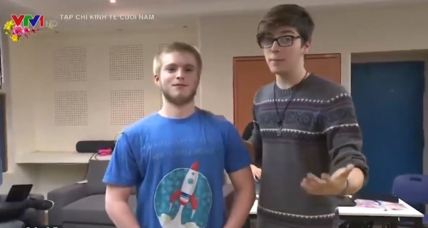 Ở nơi thầy giáo ủng hộ học trò hái Mặt Trăng