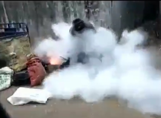 Cảnh nổ bỏng ngô như bắn tên lửa của dân Trung Quốc