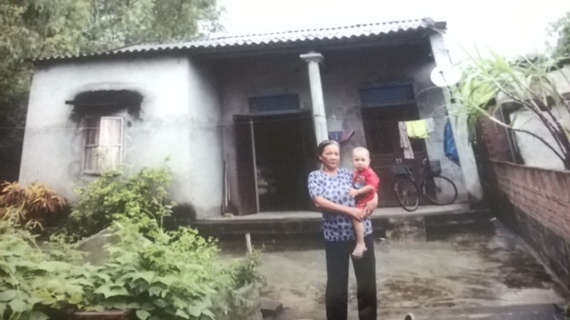 Xót xa gia cảnh bà già nuôi hai cháu mồ côi