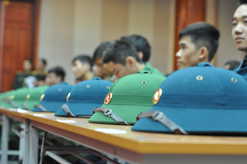 9X bảo lưu đại học, chia tay vợ trẻ đi nhập ngũ