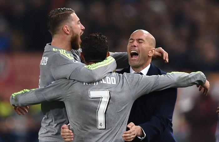 Ronaldo lập siêu phẩm, Real rộng cửa vào tứ kết