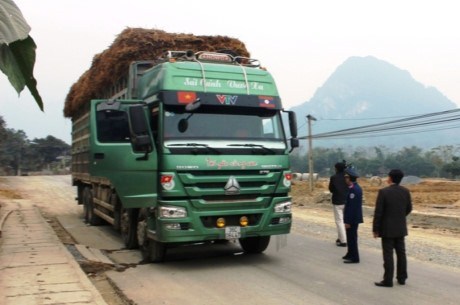 Giám đốc bắt xe quá tải, đình chỉ Chánh thanh tra