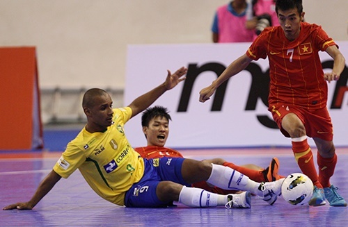 Futsal Việt Nam từng khiến ĐKVĐ thế giới Brazil ôm hận