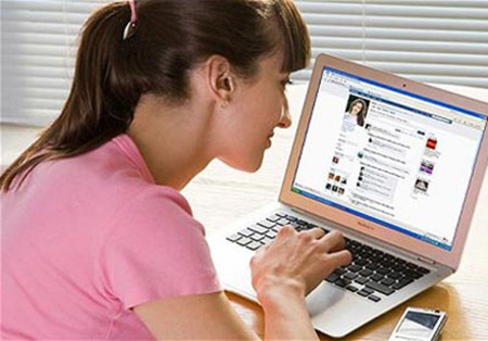 Về Tết, con dâu ngủ nửa ngày còn đăng đàn mắng mẹ chồng ác