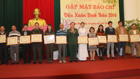 VietNamNet được khen thưởng về tuyên truyền quốc phòng