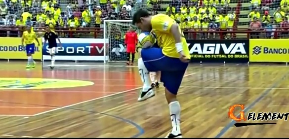 Những pha xử lý chỉ có trên sân futsal
