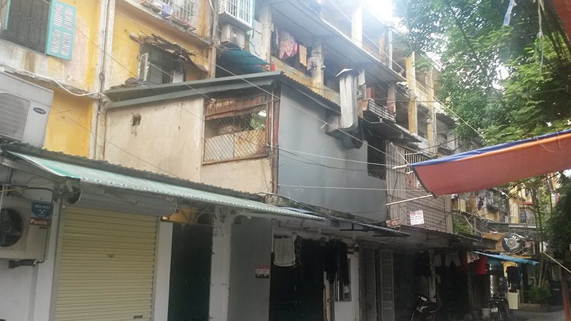 Hà Nội: Di dân 2 chung cư cực nguy hiểm