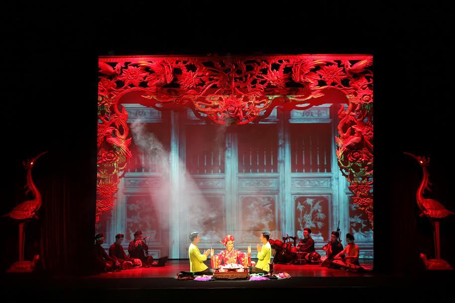 Đạo diễn Việt Tú dàn dựng diễn Chầu văn Tứ phủ