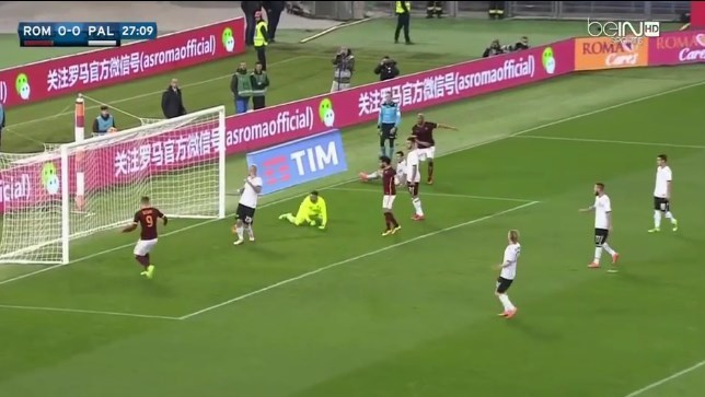 Pha bỏ lỡ khó tin nhất năm 2016 của Dzeko