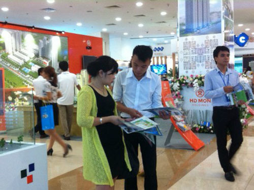 Môi giới nhà đất tung quân ‘dàn trận’, khách chưa vội xuống tiền