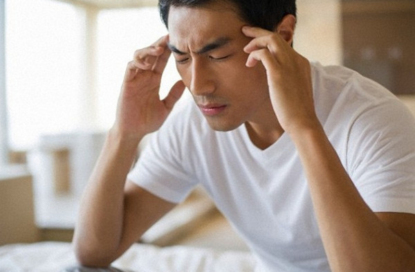 Đến xin cưới, bị bố vợ tát và bắt quỳ trước cửa nhà