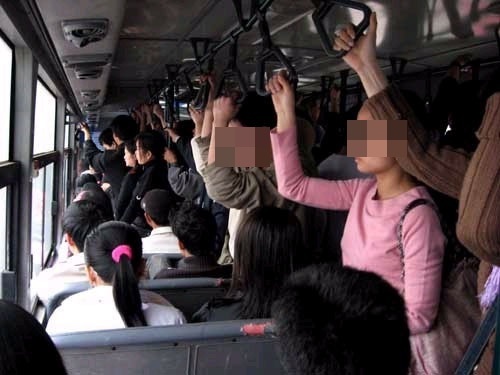7 nghìn đồng và hành động quá tồi của cô gái trên xe buýt