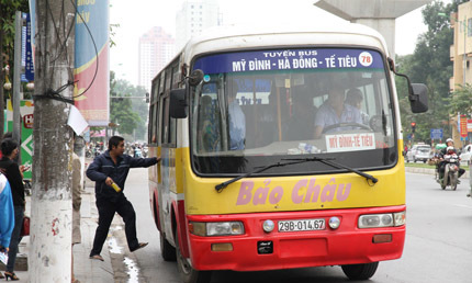 Hà Nội 'phủ sóng' xe buýt đến các huyện ngoại thành