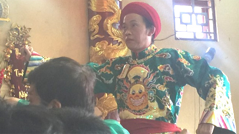Hoài Linh xuất hiện sau tin đồn đền thờ Tổ trăm tỷ bị dỡ