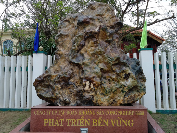 Báu vật đá quý 14 tấn trong nhà đại gia Quảng Nam