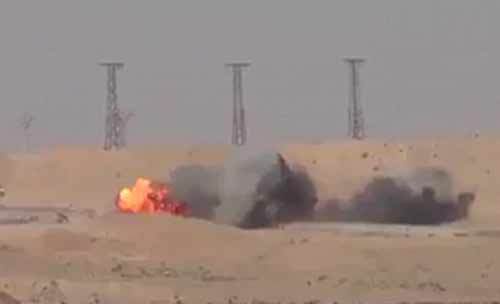 CLIP: Xe đánh bom liều chết của IS bị trúng tên lửa