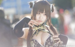 Nữ cosplayer Nhật e ấp vòng 1 trong thời tiết giá lạnh