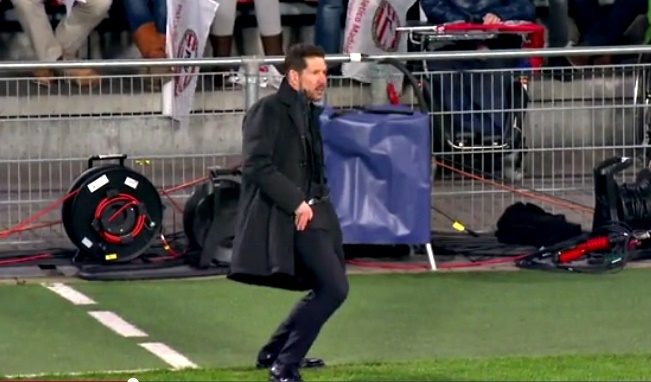 Hành động khó đỡ của HLV Simeone ngoài đường piste