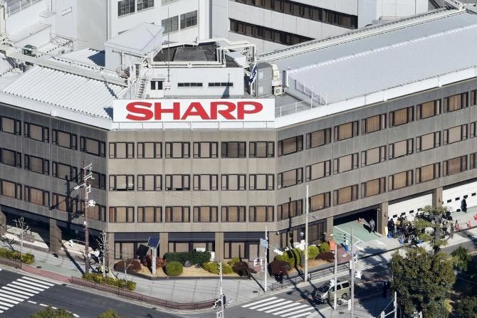 Sharp chấp nhận bán mình cho Foxconn