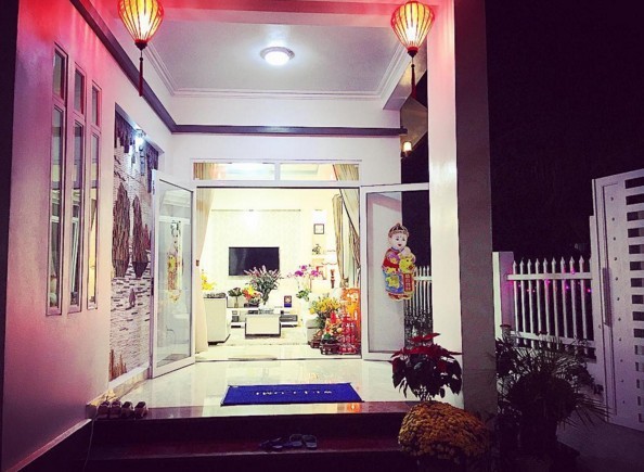 Bên trong căn biệt thự trắng của Hoa hậu Phạm Hương