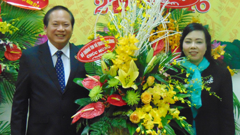 Thứ trưởng TT&TT Trương Minh Tuấn chúc mừng ngành y tế