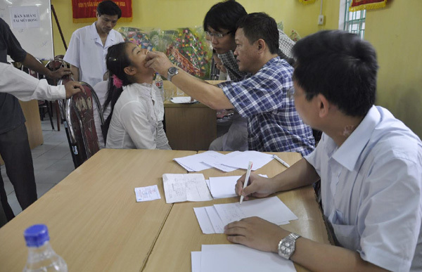 Vị 'phù thủy' phẫu thuật thẩm mỹ không thích lên sếp