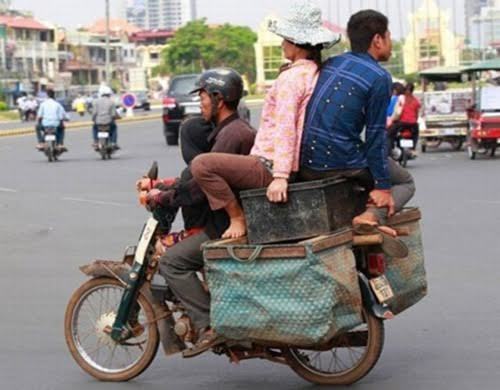 'Thót tim' trước cảnh tham gia giao thông của người Việt