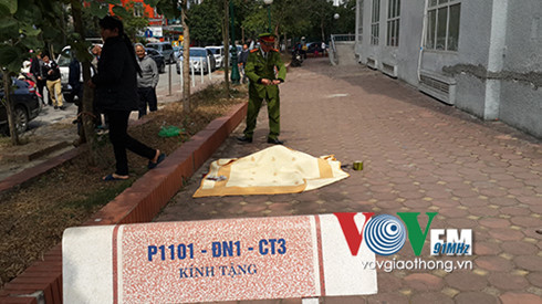 Hà Nội: Rơi từ tầng 10, người giúp việc tử vong tại chỗ