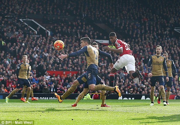 Rashford lập cú đúp