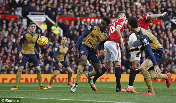 Bàn thắng rút ngắn tỉ số của Welbeck