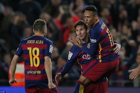 Messi lập siêu phẩm, Barca cho Atletico và Real 