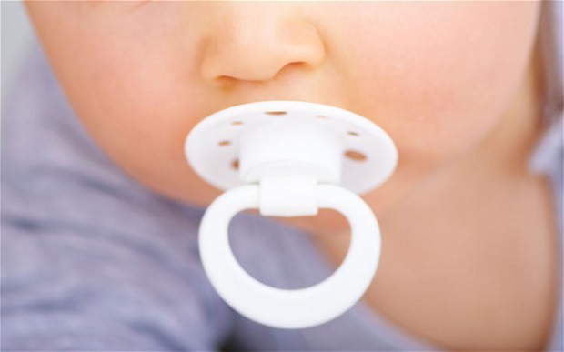 Cảnh báo ti giả và bao cao su có thể gây ung thư