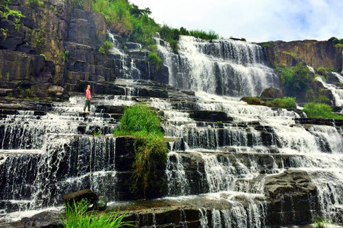 Thêm du khách nước ngoài tử nạn khi tắm thác Pongour